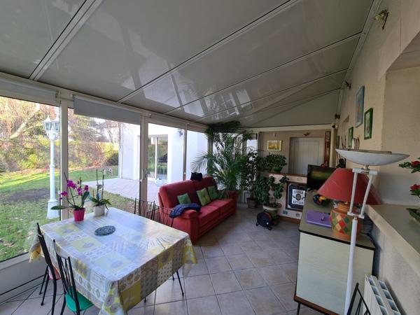 À vendre - Maison individuelle, 10 pièces située à Saint-Avertin (37550)