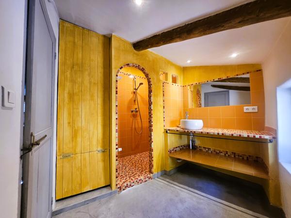 Cucuron (84160) Investissement ou résidence principale – Maison et studio indépendant à Cucuron