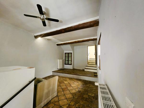 Cucuron (84160) Investissement ou résidence principale – Maison et studio indépendant à Cucuron