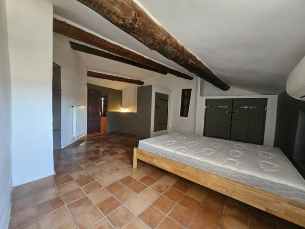 Cucuron (84160) Investissement ou résidence principale – Maison et studio indépendant à Cucuron