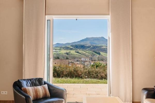 Vente Maison290 m² - 8 Pièces - ST PEE SUR NIVELLE (64310)