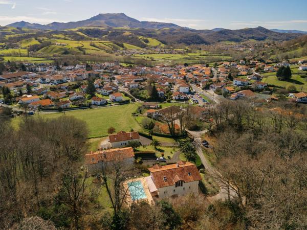 Vente Maison290 m² - 8 Pièces - ST PEE SUR NIVELLE (64310)