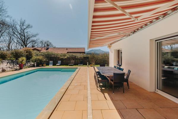 Vente Maison290 m² - 8 Pièces - ST PEE SUR NIVELLE (64310)