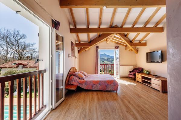 Vente Maison290 m² - 8 Pièces - ST PEE SUR NIVELLE (64310)