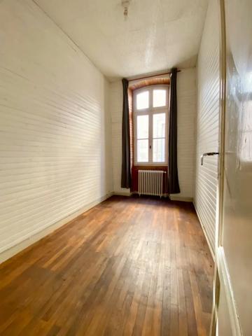 Bordeaux historique vaste appartement à usage mixte