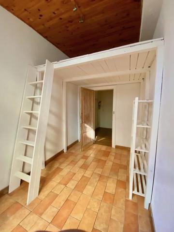 Bordeaux historique vaste appartement à usage mixte