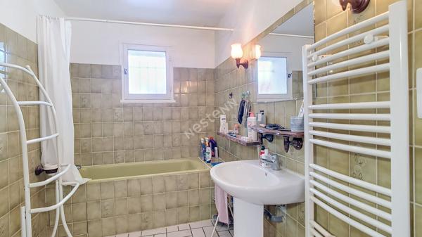 À vendre : maison de ville à Durance, 7 pièces dont 4 chambres, 137 m²