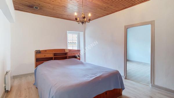 À vendre : maison de ville à Durance, 7 pièces dont 4 chambres, 137 m²