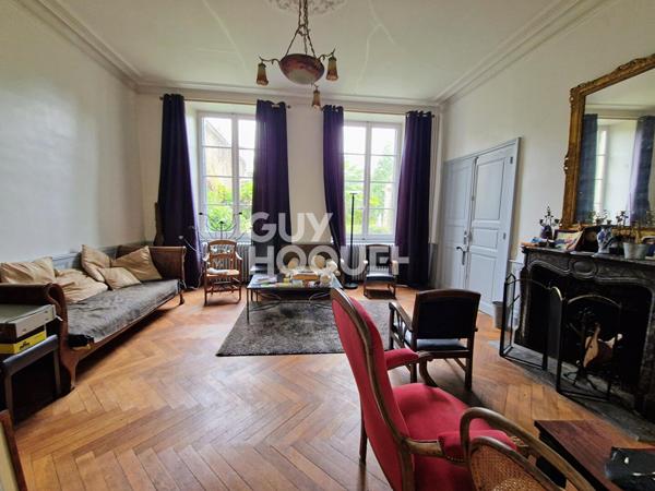 Maison ancienne de 8 pièces à vendre au centre-ville de Château-Gontier-sur-Mayenne