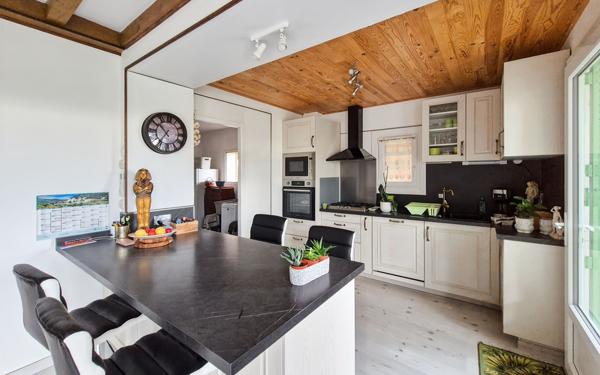 Maison à vendre    4 pièces •  Bourg-Saint-Andéol