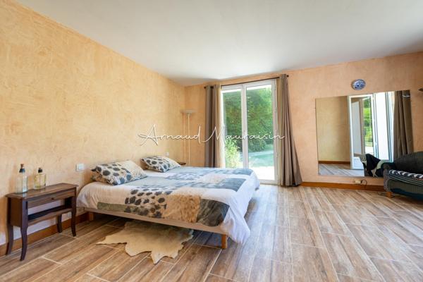 Grande maison familiale au calme avec piscine