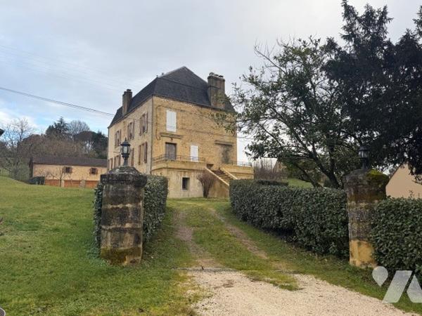 A VENDRE - SARALT LA CANEDA - Demeure de 281 m² sur parcelle de 3014 m²