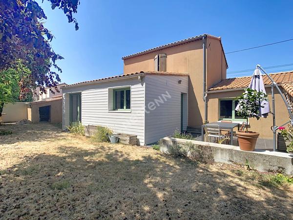 Maison à vendre à Vallet à 1min des commodités, à 1min de l'axe Nantes-Cholet, à 30min de l'aéroport de Nantes atlantique, à 5min de la gare du Pallet