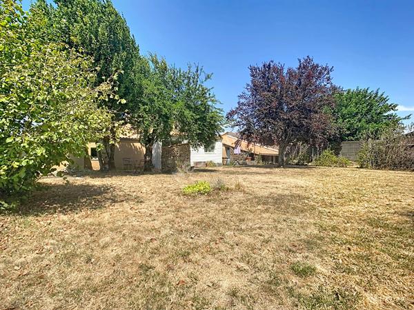 Maison à vendre à Vallet à 1min des commodités, à 1min de l'axe Nantes-Cholet, à 30min de l'aéroport de Nantes atlantique, à 5min de la gare du Pallet