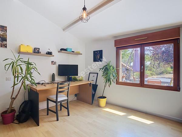 Maison à vendre à Vallet à 1min des commodités, à 1min de l'axe Nantes-Cholet, à 30min de l'aéroport de Nantes atlantique, à 5min de la gare du Pallet