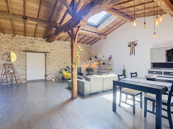 Maison à vendre à Vallet à 1min des commodités, à 1min de l'axe Nantes-Cholet, à 30min de l'aéroport de Nantes atlantique, à 5min de la gare du Pallet