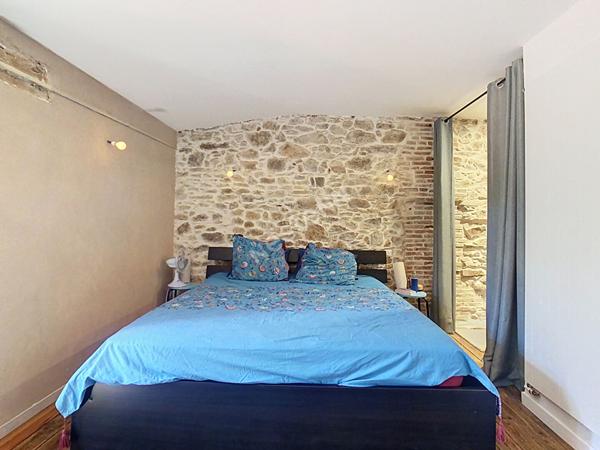 Maison à vendre à Vallet à 1min des commodités, à 1min de l'axe Nantes-Cholet, à 30min de l'aéroport de Nantes atlantique, à 5min de la gare du Pallet