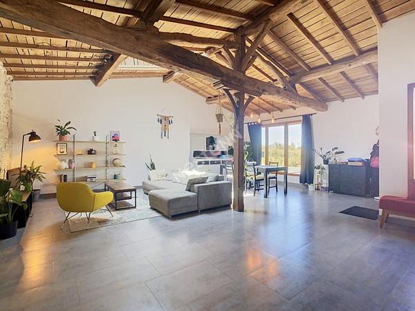 Maison à vendre à Vallet à 1min des commodités, à 1min de l'axe Nantes-Cholet, à 30min de l'aéroport de Nantes atlantique, à 5min de la gare du Pallet