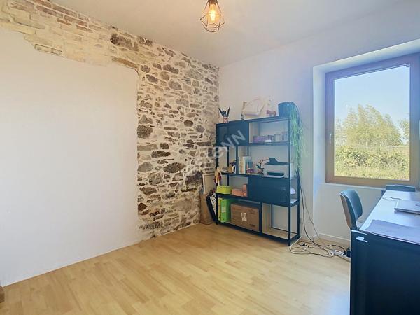 Maison à vendre à Vallet à 1min des commodités, à 1min de l'axe Nantes-Cholet, à 30min de l'aéroport de Nantes atlantique, à 5min de la gare du Pallet