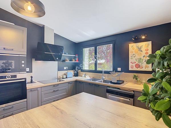 Maison à vendre à Vallet à 1min des commodités, à 1min de l'axe Nantes-Cholet, à 30min de l'aéroport de Nantes atlantique, à 5min de la gare du Pallet