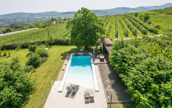 Cellieu - Bâtisse au cœur des vergers