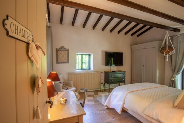 Cellieu - Bâtisse au cœur des vergers