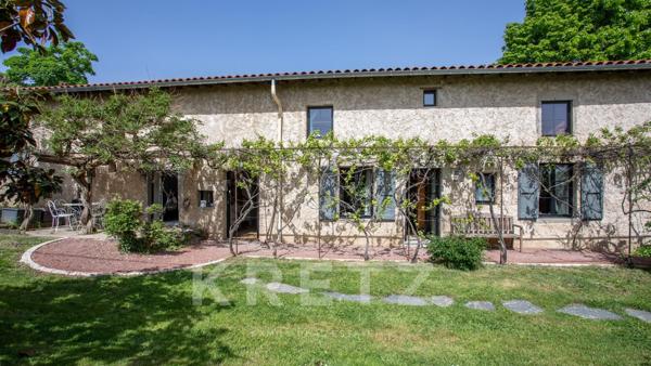 Cellieu - Bâtisse au cœur des vergers