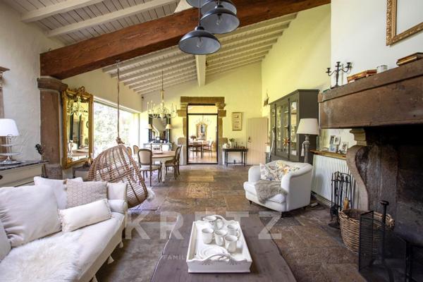 Cellieu - Bâtisse au cœur des vergers