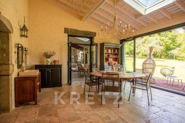 Cellieu - Bâtisse au cœur des vergers