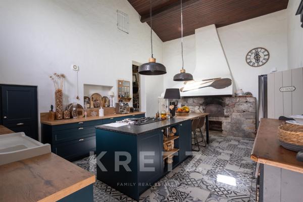 Cellieu - Bâtisse au cœur des vergers