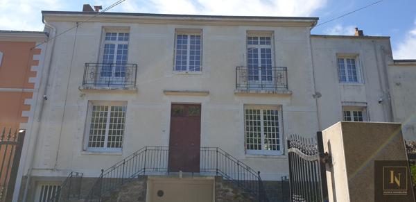 Maison
                                                                                                                                                                                                                                                                                                                        7 pièce(s)                                                                                                                                                                                                          3 chambre(s)                                                                                                                                                                                                          170  m²