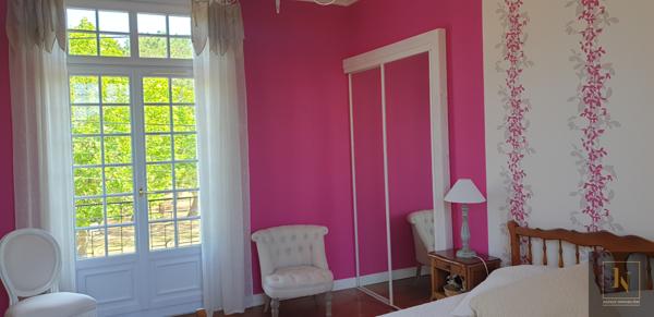 Maison
                                                                                                                                                                                                                                                                                                                        7 pièce(s)                                                                                                                                                                                                          3 chambre(s)                                                                                                                                                                                                          170  m²