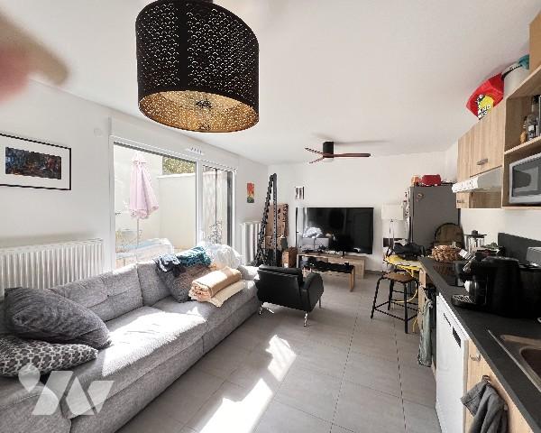 Point du Jour - T2 de 44,57 m² + terrasse de 21 m² et garage dans résidence 2020.