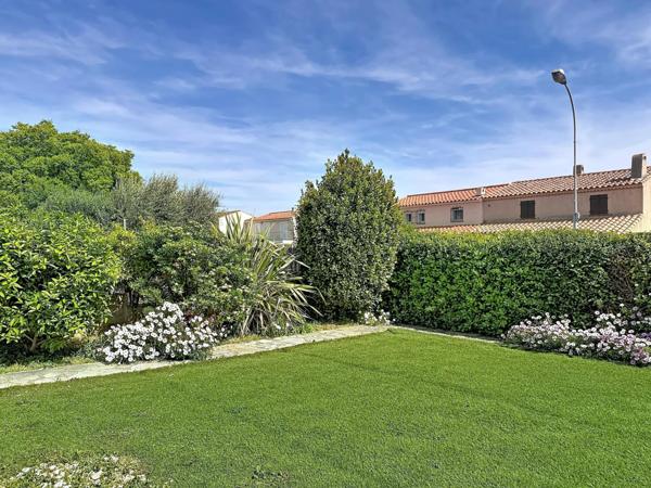 Maison familiale à 15 min à pied du port, commerces à 200 m, fort potentiel d’aménagement