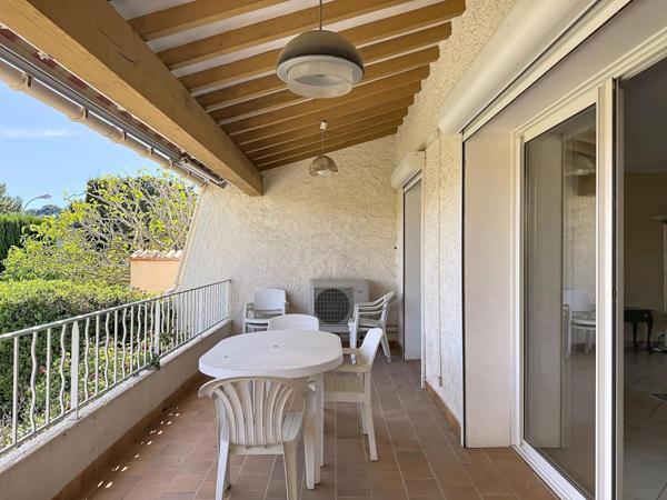 Maison familiale à 15 min à pied du port, commerces à 200 m, fort potentiel d’aménagement