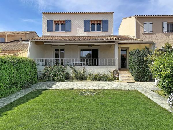 Maison familiale à 15 min à pied du port, commerces à 200 m, fort potentiel d’aménagement