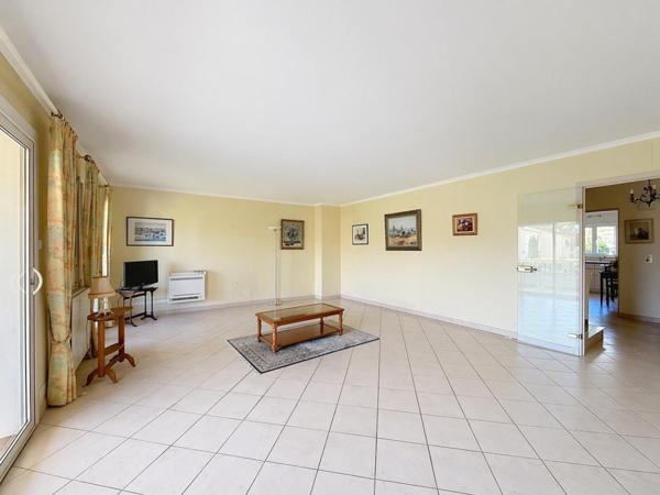 Maison familiale à 15 min à pied du port, commerces à 200 m, fort potentiel d’aménagement