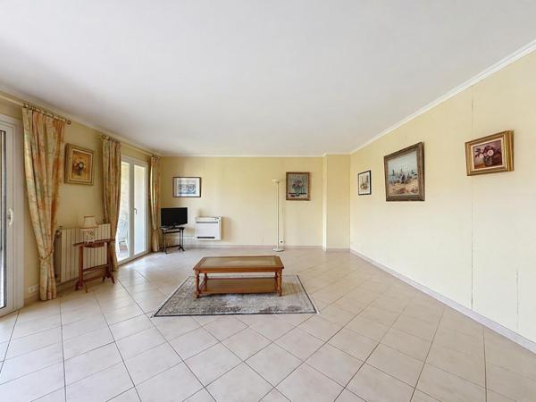 Maison familiale à 15 min à pied du port, commerces à 200 m, fort potentiel d’aménagement