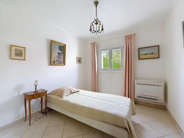 Maison familiale à 15 min à pied du port, commerces à 200 m, fort potentiel d’aménagement