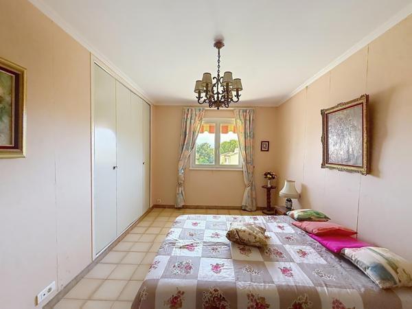 Maison familiale à 15 min à pied du port, commerces à 200 m, fort potentiel d’aménagement