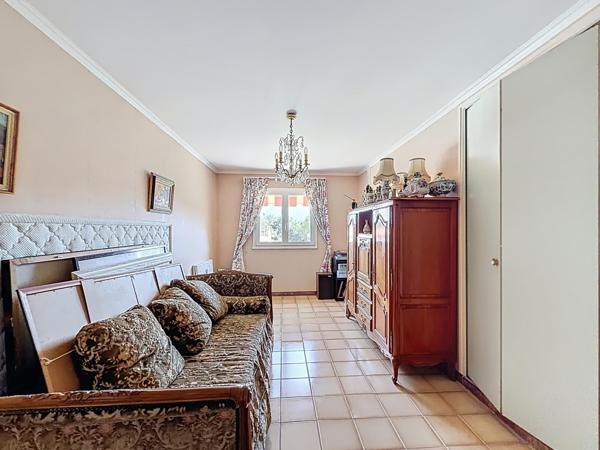 Maison familiale à 15 min à pied du port, commerces à 200 m, fort potentiel d’aménagement