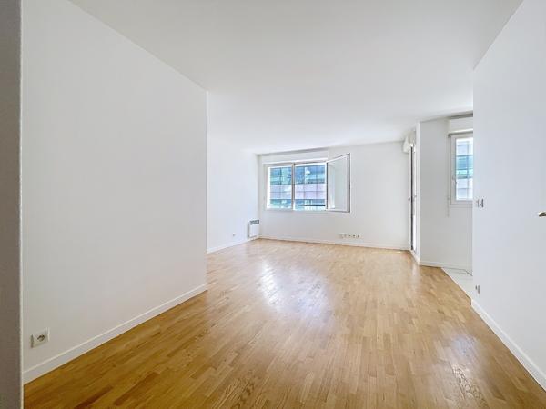 Appartement
         2 pièces
        - 48 m² Exclusivité 321 500 € *