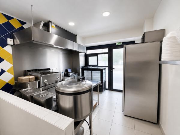 Fonds De Commerce
        
        - 30 m² 115 000 € *