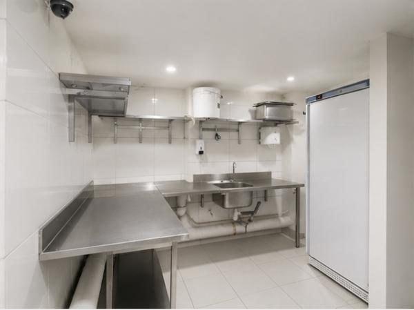 Fonds De Commerce
        
        - 30 m² 115 000 € *