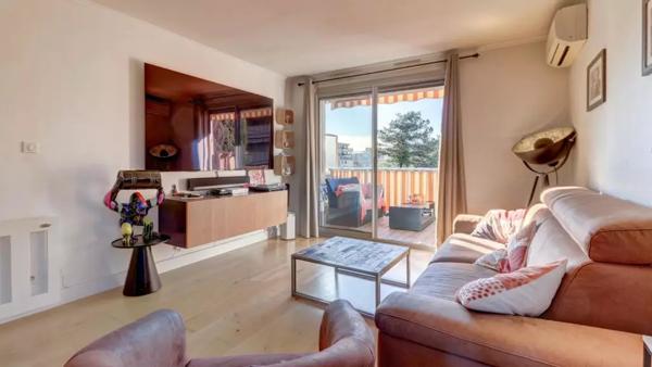 SAINT LAURENT DU VAR - Charme et lumière - Duplex 2 pièces avec terrasse - Vespins