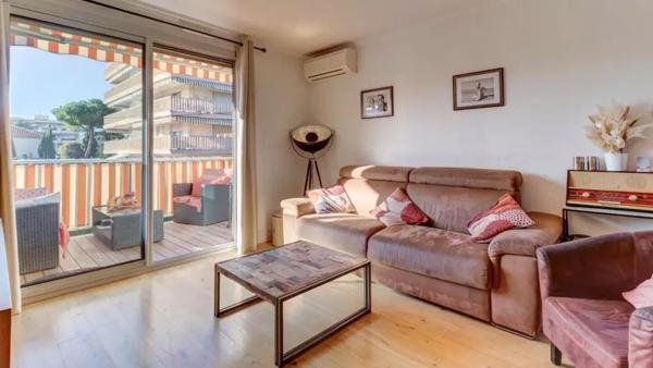 SAINT LAURENT DU VAR - Charme et lumière - Duplex 2 pièces avec terrasse - Vespins