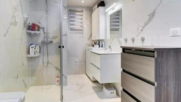 SAINT LAURENT DU VAR - Charme et lumière - Duplex 2 pièces avec terrasse - Vespins