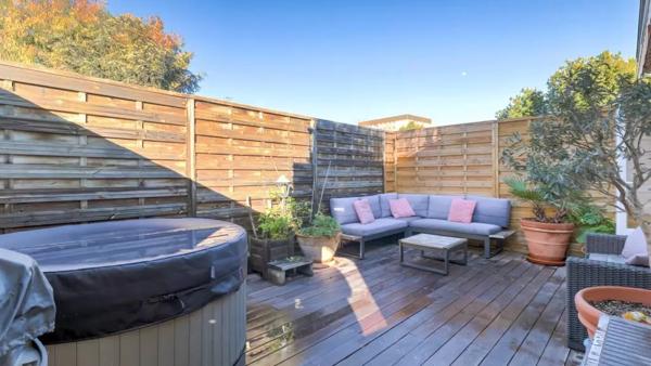 SAINT LAURENT DU VAR - Charme et lumière - Duplex 2 pièces avec terrasse - Vespins