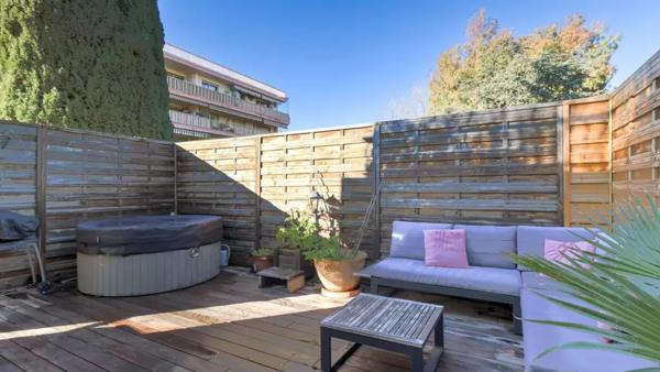 SAINT LAURENT DU VAR - Charme et lumière - Duplex 2 pièces avec terrasse - Vespins