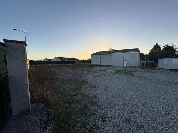 Location Local commercial 370 m2 à Mours-Saint-Eusèbe